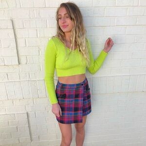 Bright green ribbed crop top sweater #glam #neon #longsleeve #croppedsweater